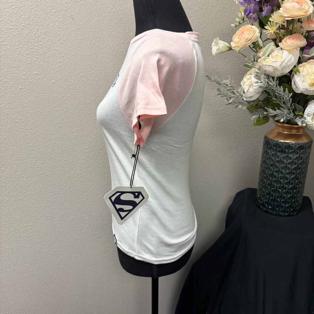 NWT Women’s Superman Pink Logo Graphic Tee Raglan T-Shirt Large DC Comics - Picture 2 of 9